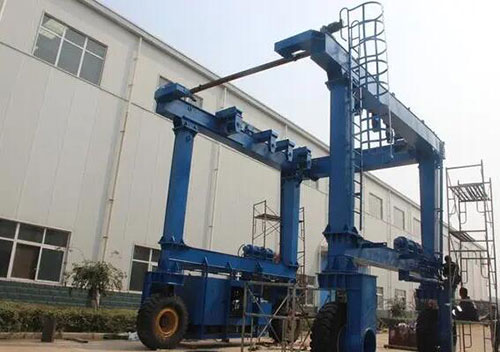 游艇吊艇桿在搬運游艇時有哪些優勢和局限性?