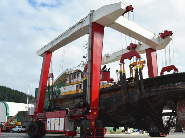 游艇吊的布置和排列方式對其性能有何影響？